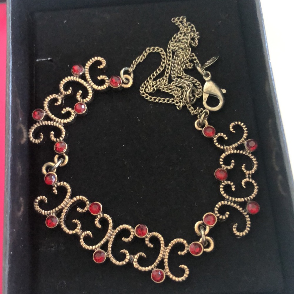 NWOT Avon- Necklace